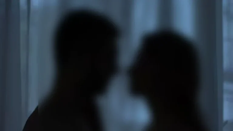 ছাত্রের সঙ্গে ‘অন্তরঙ্গ ফটোশুট’ শিক্ষিকার