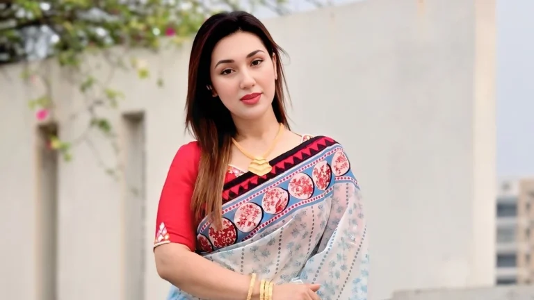 বড় দুর্ঘটনার হাত থেকে বেঁচে গেলেন অপু বিশ্বাস