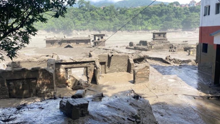 নেপালে ভয়াবহ পাহাড়ি ঢলে নিহত বেড়ে ৩৬২