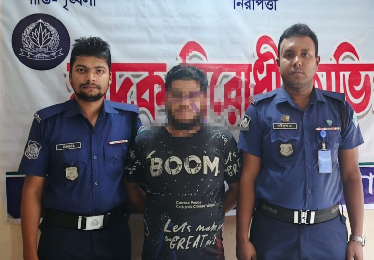 পটিয়া থানা পুলিশের অভিযানে ০৯(নয়) বছর বয়সের একজন মাদ্রাসা ছাত্র ধর্ষণ (বলৎকার) এর ঘটনার একমাত্র আসামী গ্রেফতার।
