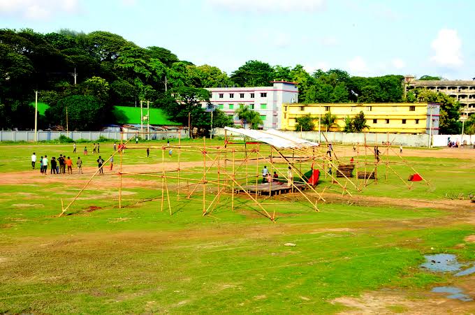পলোগ্রাউন্ডে মেলা আয়োজন বন্ধের দাবিতে মানববন্ধন অনুষ্ঠিত