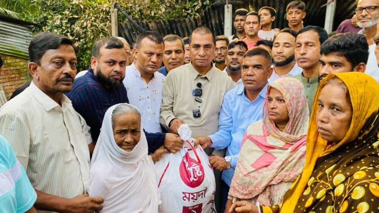 পটিয়ায় অগ্নিকাণ্ডে ক্ষতিগ্রস্ত পরিবারের পাশে এনামুল হক এনাম এমপি